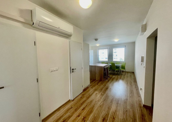 Na predaj pôvodne 3.izb. byt, kompletná rekonštrukcia, Bratislava - Petržalka, Jasovská ulica.