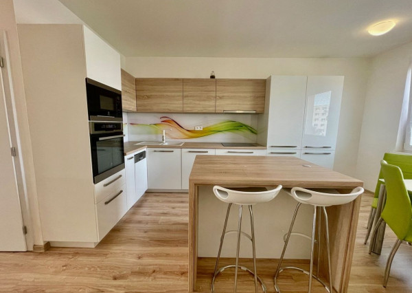 Na predaj pôvodne 3.izb. byt, kompletná rekonštrukcia, Bratislava - Petržalka, Jasovská ulica.