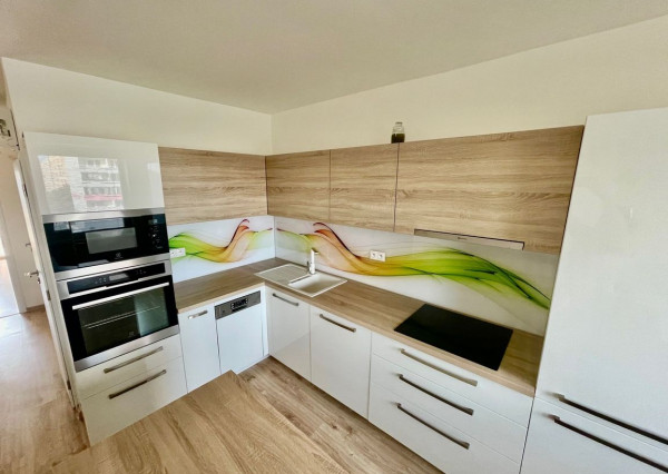 Na predaj pôvodne 3.izb. byt, kompletná rekonštrukcia, Bratislava - Petržalka, Jasovská ulica.