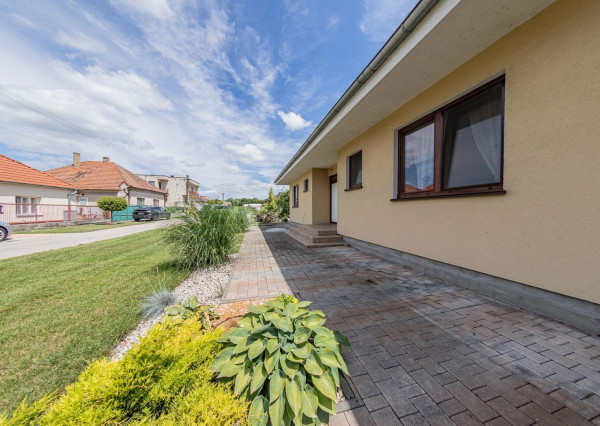 Predaj úžasného bungalovu v prihraničnej obci Medveďov.