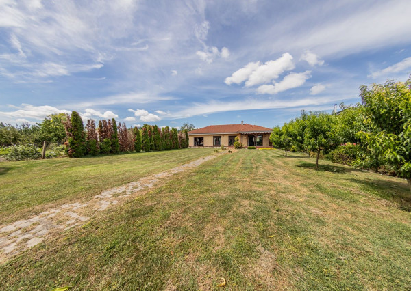 Predaj úžasného bungalovu v prihraničnej obci Medveďov.