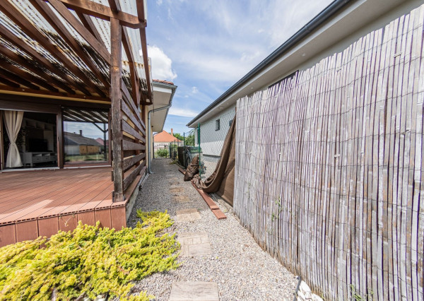 Predaj úžasného bungalovu v prihraničnej obci Medveďov.