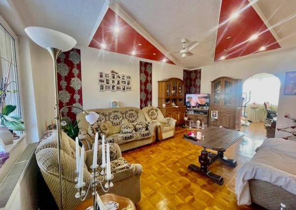 LEHNICE - Veľký Lég, na predaj veľký 3. izb. byt aj s garážou