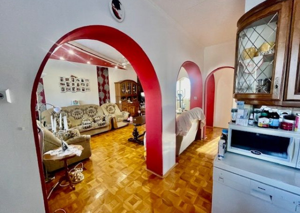 LEHNICE - Veľký Lég, na predaj veľký 3. izb. byt aj s garážou