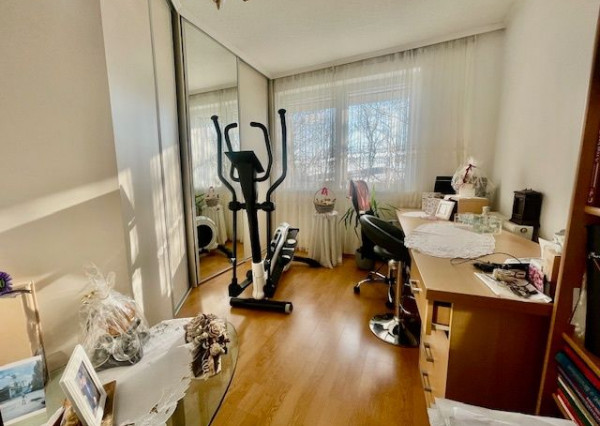 LEHNICE - Veľký Lég, na predaj veľký 3. izb. byt aj s garážou