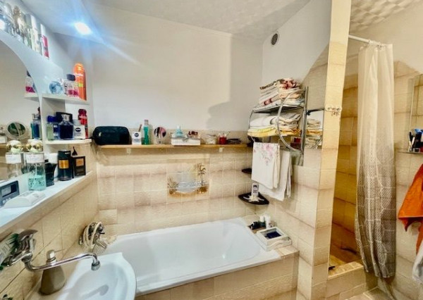 LEHNICE - Veľký Lég, na predaj veľký 3. izb. byt aj s garážou