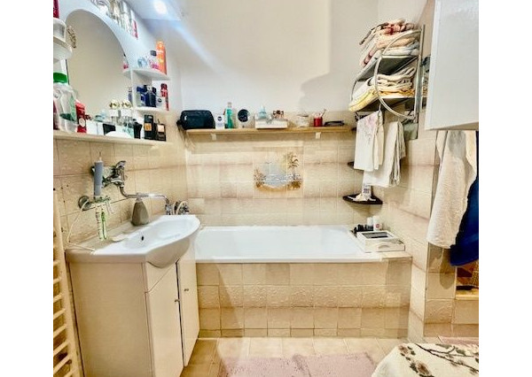 LEHNICE - Veľký Lég, na predaj veľký 3. izb. byt aj s garážou