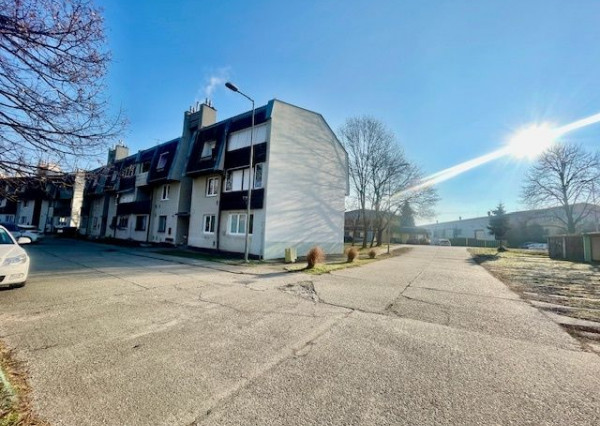 LEHNICE - Veľký Lég, na predaj veľký 3. izb. byt aj s garážou