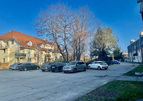 LEHNICE - Veľký Lég, na predaj veľký 3. izb. byt aj s garážou