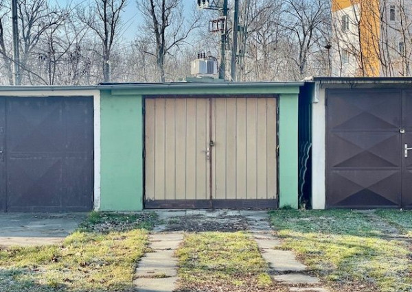 LEHNICE - Veľký Lég, na predaj veľký 3. izb. byt aj s garážou