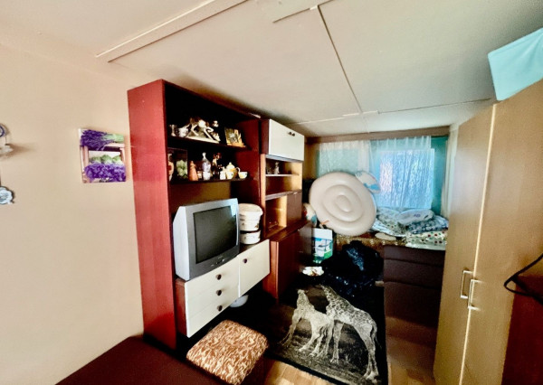 PREDAJ – pozemok s rekreačnou chatou blízku brehu Dunaja v obci Vojka nad Dunajom.