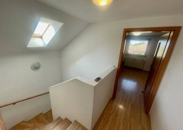 Na predaj 3 izb. rodinný dom v obci Rohovce, Dun. Streda.