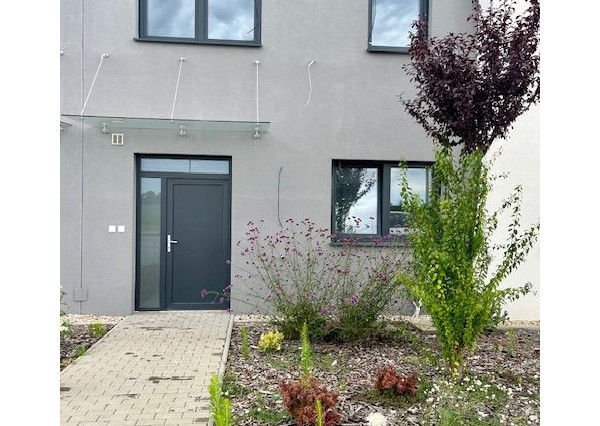 Rovinka -predaj 4 izbový byt so záhradkou.