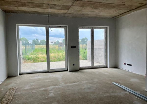 Rovinka -predaj 4 izbový byt so záhradkou.