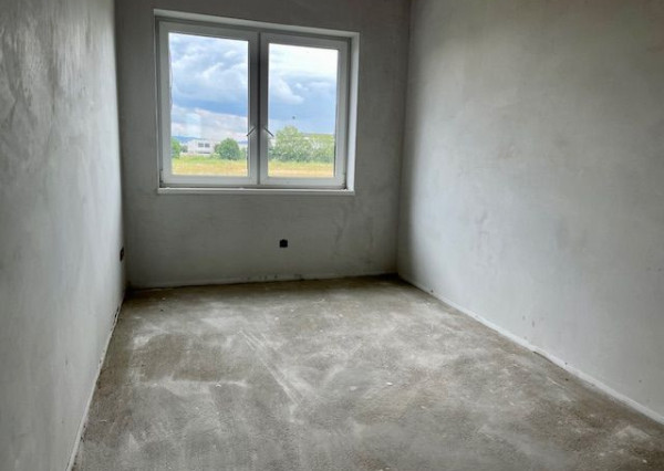 Rovinka -predaj 4 izbový byt so záhradkou.