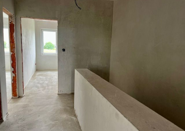 Rovinka -predaj 4 izbový byt so záhradkou.