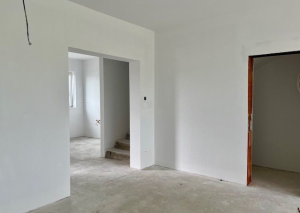 Rovinka -predaj 4 izbový byt so záhradkou.