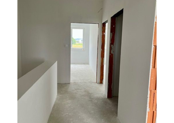 Rovinka -predaj 4 izbový byt so záhradkou.