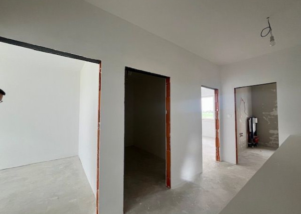 Rovinka -predaj 4 izbový byt so záhradkou.