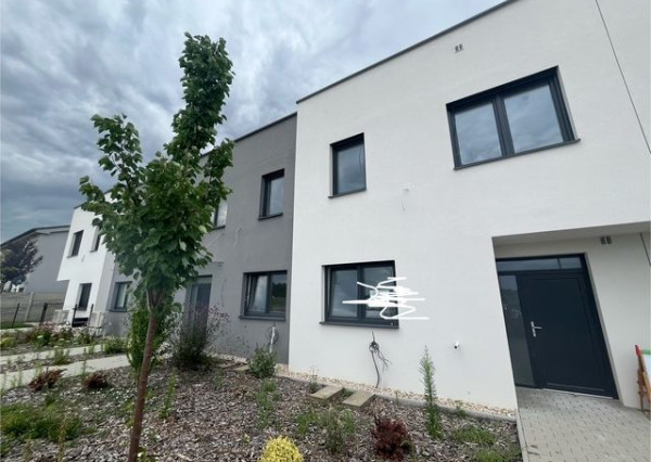 Rovinka -predaj 4 izbový byt so záhradkou.