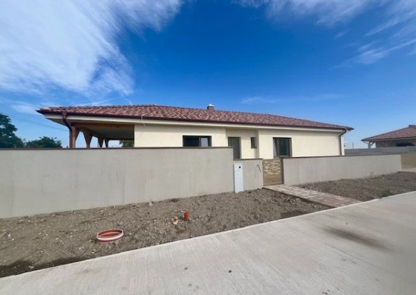 Na predaj 4 izbový bungalov v stave holodomu - obec Kyselica.