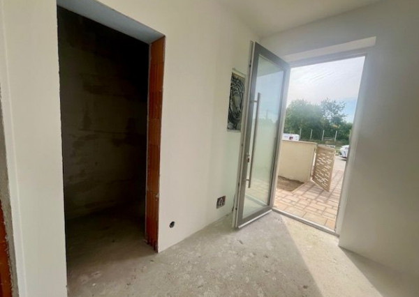 Na predaj 4 izbový bungalov v stave holodomu - obec Kyselica.