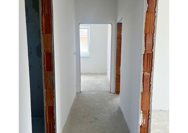 Na predaj 4 izbový bungalov v stave holodomu - obec Kyselica.