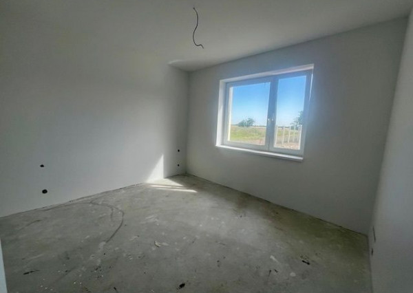 Na predaj 4 izbový bungalov v stave holodomu - obec Kyselica.