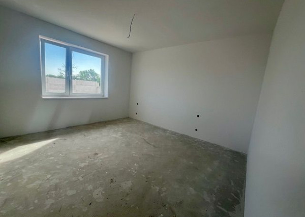 Na predaj 4 izbový bungalov v stave holodomu - obec Kyselica.