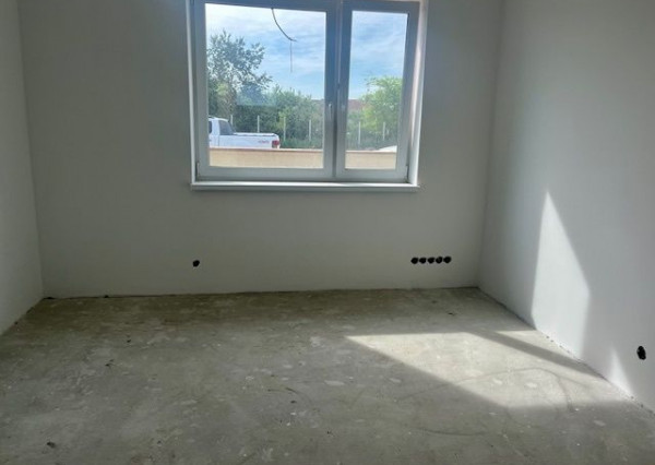 Na predaj 4 izbový bungalov v stave holodomu - obec Kyselica.