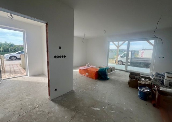 Na predaj 4 izbový bungalov v stave holodomu - obec Kyselica.