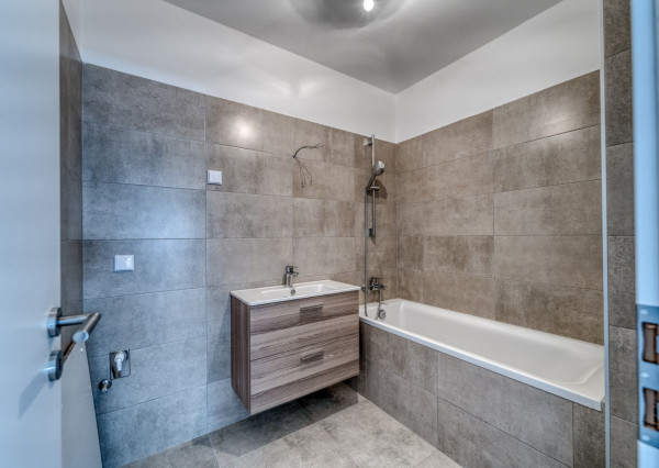 Rajka -BEZ PLATENIA PRISPEVKU: Predaj : tehlových 2-3 -izbových bytov -novostavba.