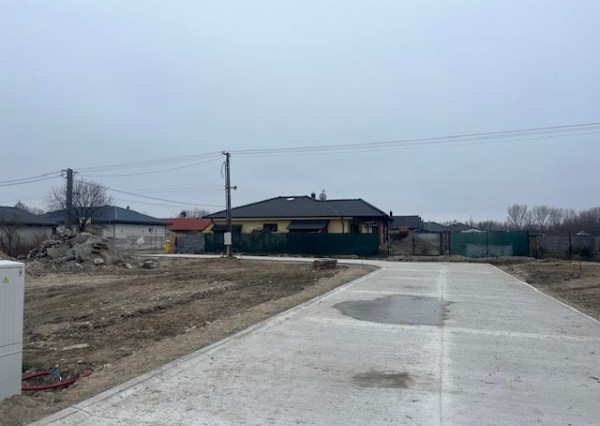 Na predaj 4 izbový bungalov v stave holodomu - obec Kyselica.