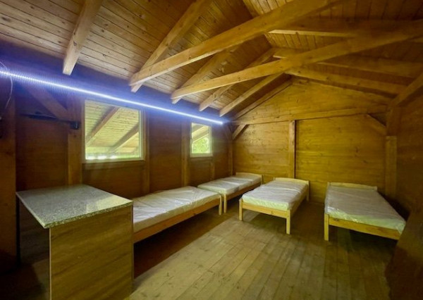 PREDAJ – pozemok s rekreačnou chatou priamo na brehu Dunaja v Bodíkoch.