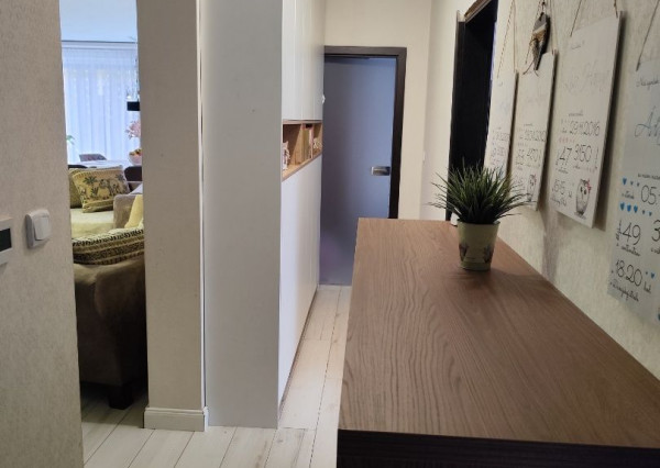 Ponúkam na predaj  6 izbový elegantne zariadený, samostatne stojací rodinný dom v obci Veľké Dvorníky.