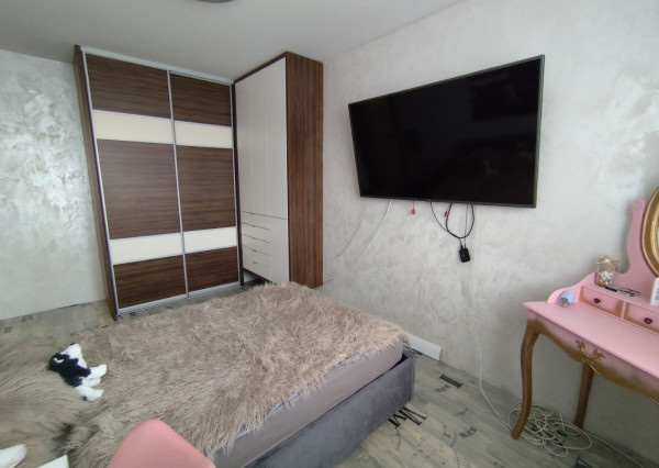 Ponúkam na predaj  6 izbový elegantne zariadený, samostatne stojací rodinný dom v obci Veľké Dvorníky.