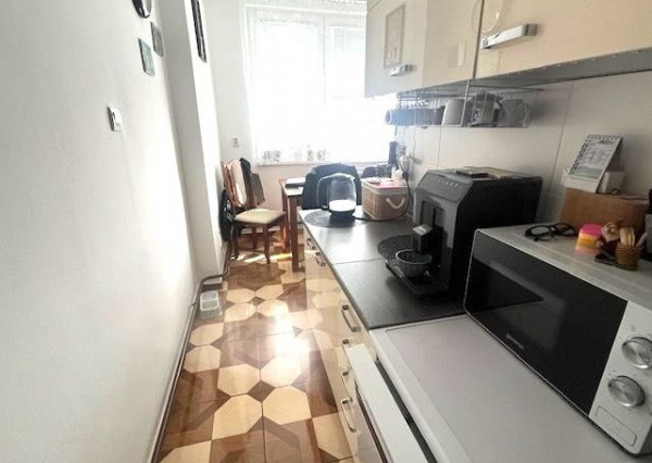 REZERVOVANÉ - Predaj 2 izb.bytu  s garážou v obci Veľké Uľany.