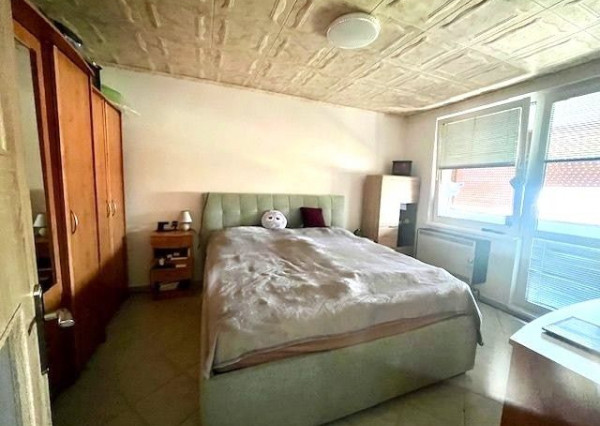 REZERVOVANÉ - Predaj 2 izb.bytu  s garážou v obci Veľké Uľany.