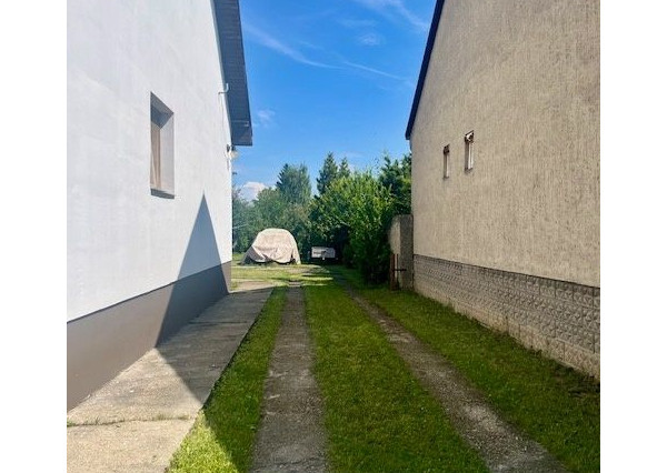 Imperium RK Vám ponúka na predaj 4 izbový rodinný dom za susednými hranicami v  HEGYESHALOME.