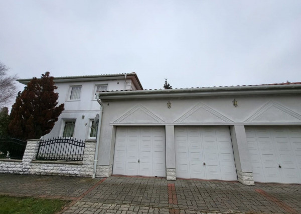 Predaj viacgeneračného domu v maďarskom meste Mosonmagyaróvár.