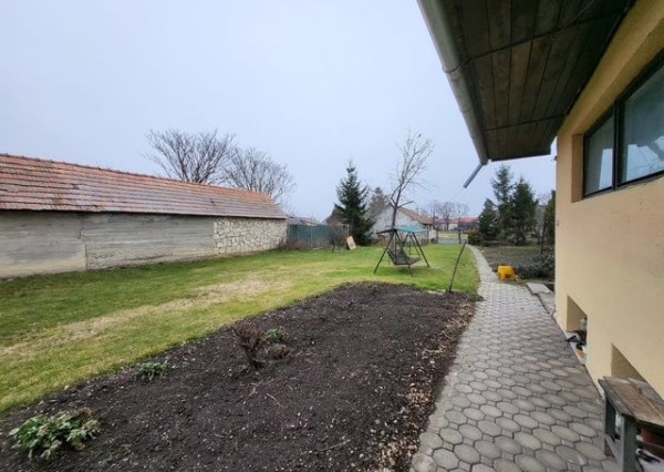 Na predaj 4izb. starší rodinný dom na 9 árovom pozemku v Maďarsku, obec Jánossomorja.