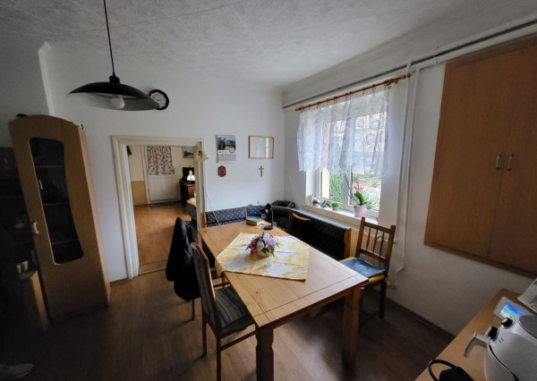 Na predaj 4izb. starší rodinný dom na 9 árovom pozemku v Maďarsku, obec Jánossomorja.