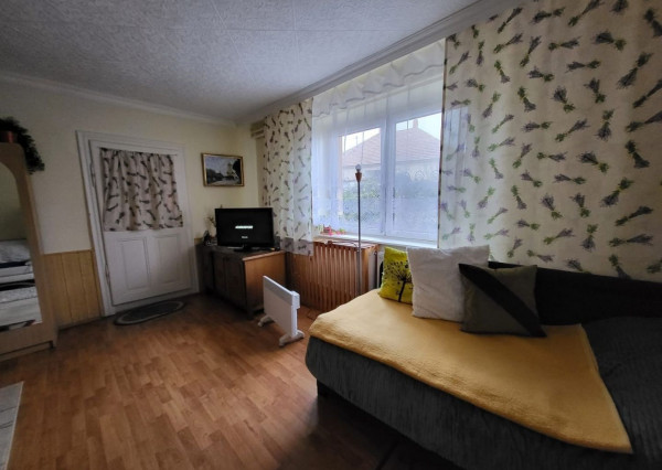 Na predaj 4izb. starší rodinný dom na 9 árovom pozemku v Maďarsku, obec Jánossomorja.