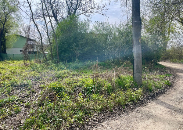 Na predaj rekreačný pozemok pri Dunaji v rekrečnej časti obce Bodíky