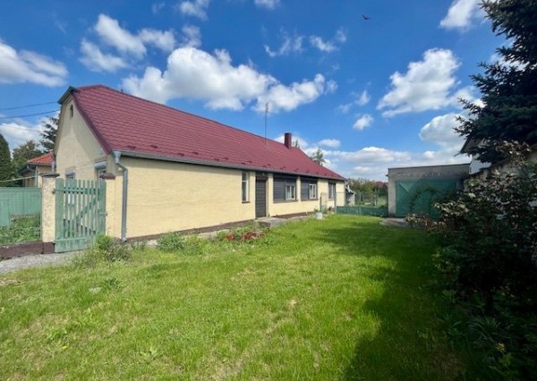 Na predaj 4izb. starší rodinný dom na 8 árovom pozemku  Lehnice -Sása.