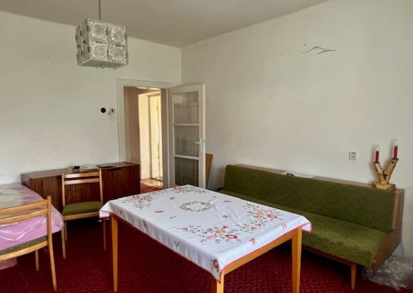 Na predaj 4izb. starší rodinný dom na 8 árovom pozemku  Lehnice -Sása.