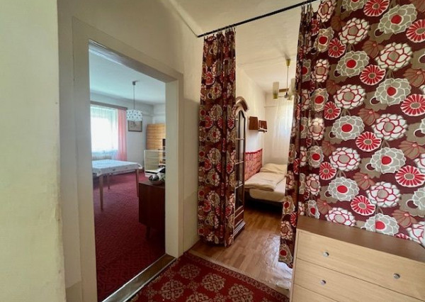 Na predaj 4izb. starší rodinný dom na 8 árovom pozemku  Lehnice -Sása.