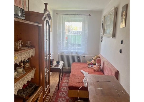 Na predaj 4izb. starší rodinný dom na 8 árovom pozemku  Lehnice -Sása.