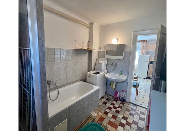 Na predaj 4izb. starší rodinný dom na 8 árovom pozemku  Lehnice -Sása.