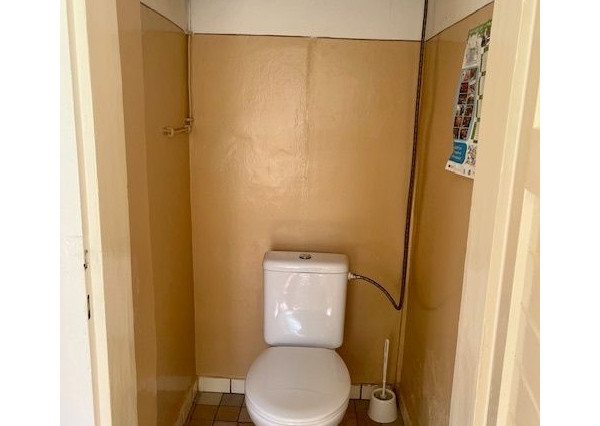 Na predaj 4izb. starší rodinný dom na 8 árovom pozemku  Lehnice -Sása.